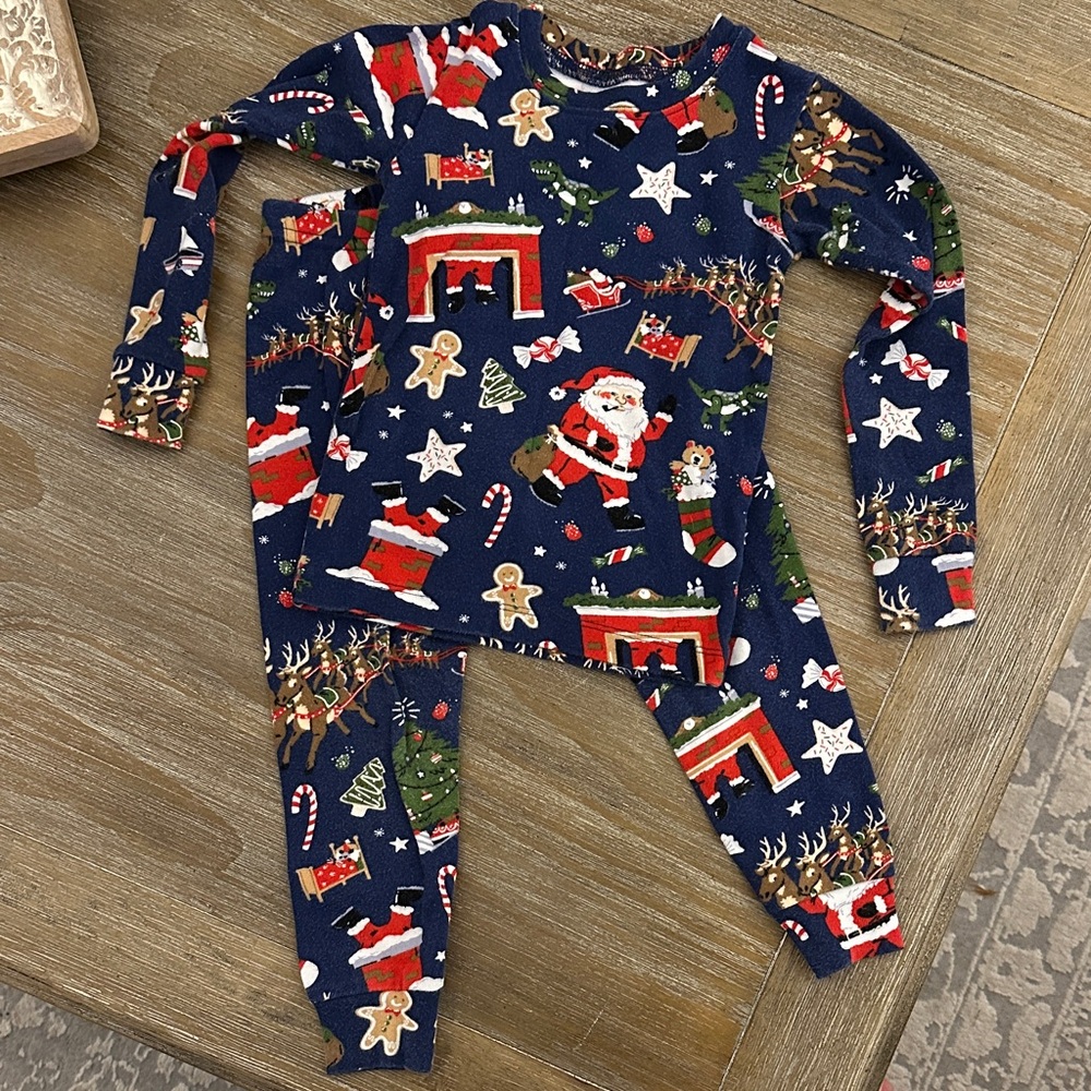 Books to Bed 💯 Cotton Pajamas in Santa Dinosaur Print, Sz 3 🎅 🦖